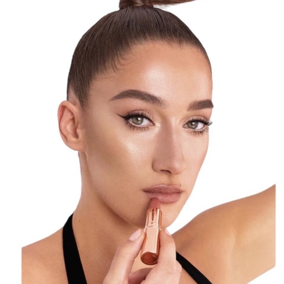 Charlotte Tilbury Lipstick Matte Revolution in “Catwalking” full size - Picture 1 of 3